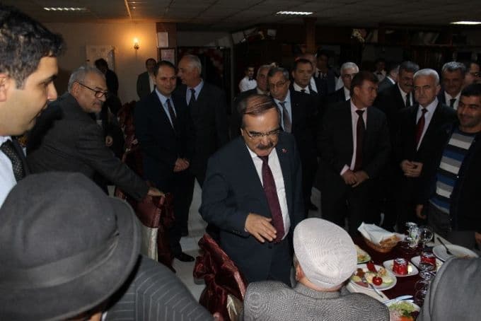 Vali Coş, emekli öğretmenlerle buluştu