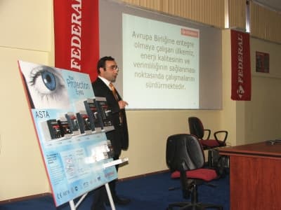 <p><strong><font face="Arial" size="2">Merak ve Hayranlıkla Takip Edildi<br /><br /></font></strong><font size="2"><font face="Arial">Fedaral Elektrikte yapılan<font color="#333399"> &ldquo;Al&ccedil;ak Gerilim Tesislerinde Kompanzasyon ve Enerji Takibi&rdquo;</font> konulu eğitim semineri SEDAŞ personeli tarafından ilgi ile izlenirken, fabrikada yapılan kısa devre test deneyi de&nbsp;teknik personelce merak ve hayranlıkla takip edildi.<br /><br /><strong>Enerji Kayıpları &Ouml;nlenebilir</strong></font></font><br /><br /><font face="arial,helvetica,sans-serif" size="2">Mehmet Durceylan, tarafından verilen eğitimde Kompanzasyon tesislerinin al&ccedil;ak ve y&uuml;ksek gerilimde de gerekliliği &uuml;zerinde duruldu. <font color="#333399">Enerji takibi yapılmasının g&uuml;n&uuml;m&uuml;zde EPDK Enerji Piyasası D&uuml;zenleme Kurumu M&uuml;şteri Hizmetleri Y&ouml;netmeliği gereği &ccedil;ok &ouml;nemli olduğu vurgulandı. Mehmet Durceylan eğitim sırasında kompanzasyonla ilgili a&ccedil;ıklamasında; </font>&ldquo;Elektrik enerjisi, santralden en k&uuml;&ccedil;&uuml;k alıcıya kadar dağıtımda en az kayıpla taşınması gerekmektedir. <font color="#333399"><strong>G&uuml;n&uuml;m&uuml;zde, teknolojinin gelişmesi ile her evde bulunan buzdolabı, &ccedil;amaşır makinası, klima, vs. gibi ısıtma, havalandırma ve soğutma cihazları, elektrik enerjisine ihtiyacın her ge&ccedil;en g&uuml;n biraz daha artmasına, enerji &uuml;retiminin gittik&ccedil;e pahalılaşmasına neden olmakta, dolaylı olarak da bu durum şebekede taşınan elektrik enerjisinin de kaliteli, ucuz ve hakiki iş g&ouml;ren aktif enerji olmasını daha zorunlu kılmaktadır.</strong> </font>Şebekeye bağlı bir alıcı, eğer bir motor, bir transformat&ouml;r, bir floresant lamba ise, i&ccedil;inde bobin bulunan alıcılar manyetik alanlarının temini i&ccedil;in bağlı oldukları şebekeden ind&uuml;ktif reaktif g&uuml;&ccedil; &ccedil;ekerler. Bu iş yapmayan ve sadece motorda manyetik alan doğurmaya yarayan ind&uuml;ktif reaktif g&uuml;&ccedil;, iletim hatlarında, trafolarda, tablo, şalterler ve kablolarda l&uuml;zumsuz yere kayıplara sebebiyet vermektedir. <font color="#333399">Bu kayıplar yok edilebilir</font>. Bunun i&ccedil;in d&uuml;zenlenen kompanzasyon tesisleri işletmelerde daha k&uuml;&ccedil;&uuml;k akım değeri ile &ccedil;alışan elektrik malzemelerinin kullanılmasını sağlar. L&uuml;zumsuz yere şalterlerin a&ccedil;ma kapama akım değerleri b&uuml;y&uuml;k se&ccedil;ilmeyecek, kullanılan kablolar ise daha k&uuml;&ccedil;&uuml;k kesitte se&ccedil;ilebilecektir. Trafolar &ccedil;ok daha fazla y&uuml;klenmeyecek, kablolar, iletkenler ısınmayacak, arıza miktarları da azalacaktır. Ayrıca kompanzasyon olmayan tesislerde de aboneler tarafından elektrik kurumuna cezalı &ouml;demeler yapılmaktadır. Daha az yatırımla motorlara enerji verme yanında, uygulanan tarifeler y&ouml;n&uuml;nden, her ay daha az elektrik enerjisi &ouml;demesi yapılacaktır.<font color="#333399"> G&ouml;r&uuml;ld&uuml;ğ&uuml; gibi, daha ilk bakışta reaktif g&uuml;c&uuml;n santralden alıcıya kadar taşınması, b&uuml;y&uuml;k ekonomik kayıp g&ouml;r&uuml;nmektedir. Kompanzasyon yapıldığında, santralden motora kadar mevcut b&uuml;t&uuml;n tesisler istenmeyen bu reaktif g&uuml;c&uuml;n taşınması y&uuml;k&uuml;nden arınmış olacaktır.&rdquo; </font>dedi.</font></p>