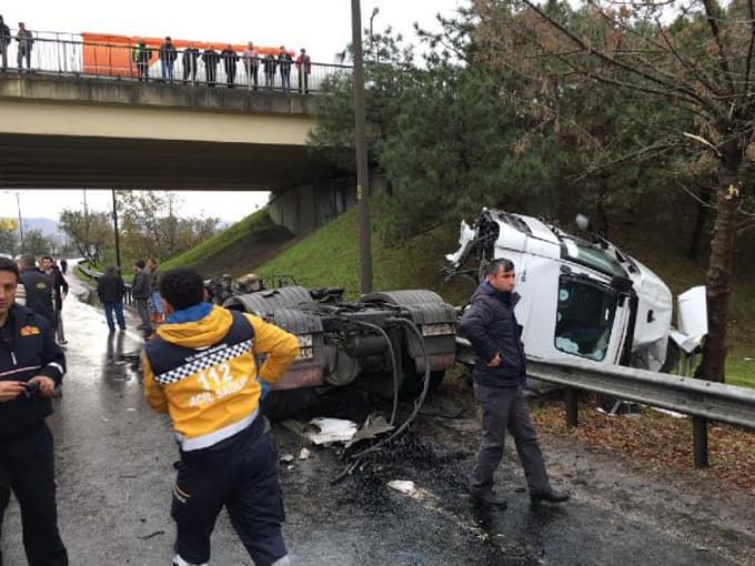 TEM gişelerinde zincirleme kaza