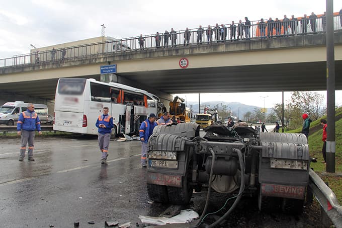 TEM gişelerinde zincirleme kaza