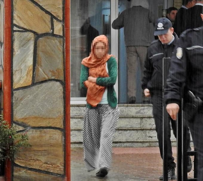 20 ayrı hırsızlık suçundan aranan kadın yakalandı