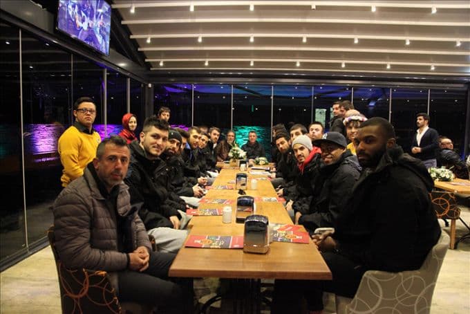 Dev adamlar, engellilerle bir araya geldi
