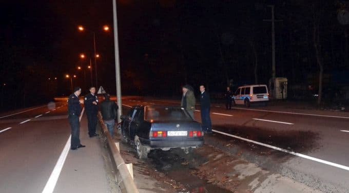 Alkolü fazla kaçırdı, refüje daldı