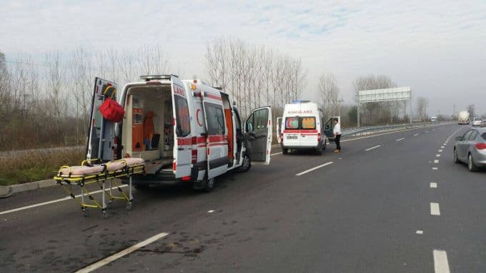 TIR'ın çarptığı otomobil iki büklüm oldu