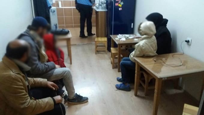 Ailecek dilenen Suriyelilere zabıta engeli
