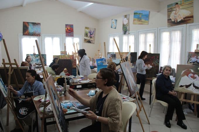 Mesleki ve sanat kurslarıyla rehabilite oluyorlar