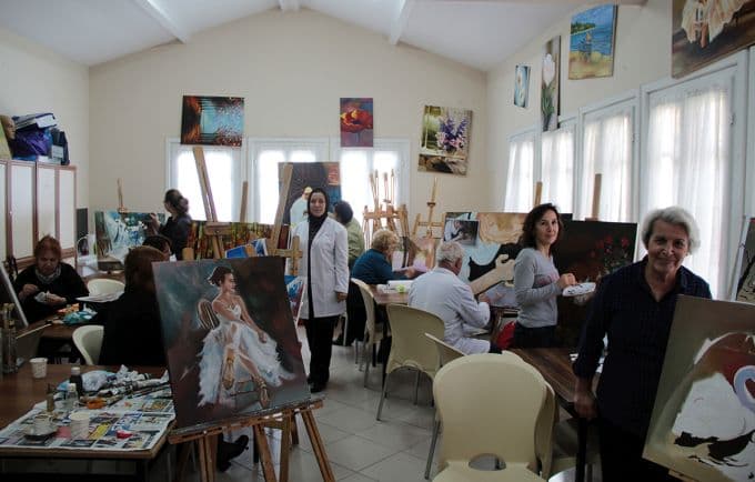 Mesleki ve sanat kurslarıyla rehabilite oluyorlar