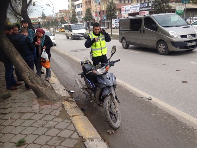 Yolun karşısına geçemedi
