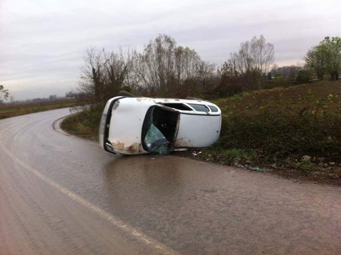 Kayganlaşan yol, kazaya neden oldu