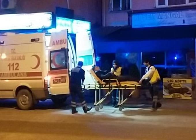Akyazı'da kavga: 1 yaralı, 4 gözaltı