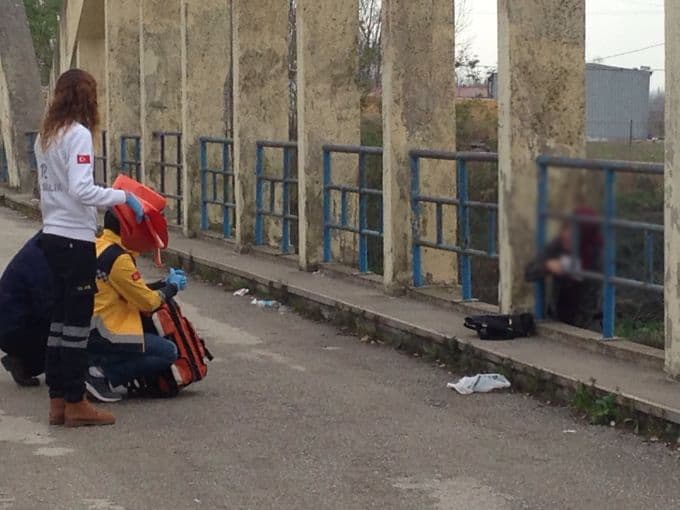Eski Sakarya Köprüsü'nde intihar girişimi