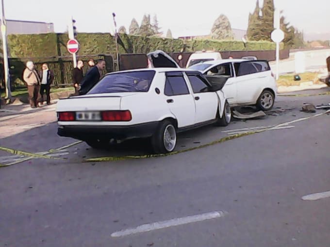 Arifiye'de feci kaza: 1 ölü, 1 yaralı