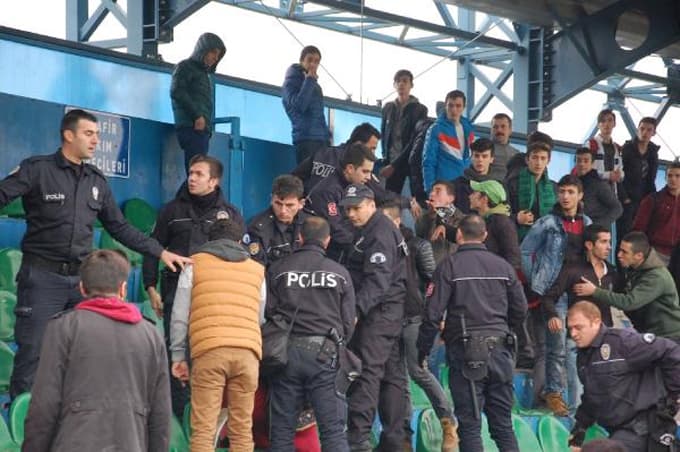 Liselilerin ezilme tehlikesi geçirten sevinçleri