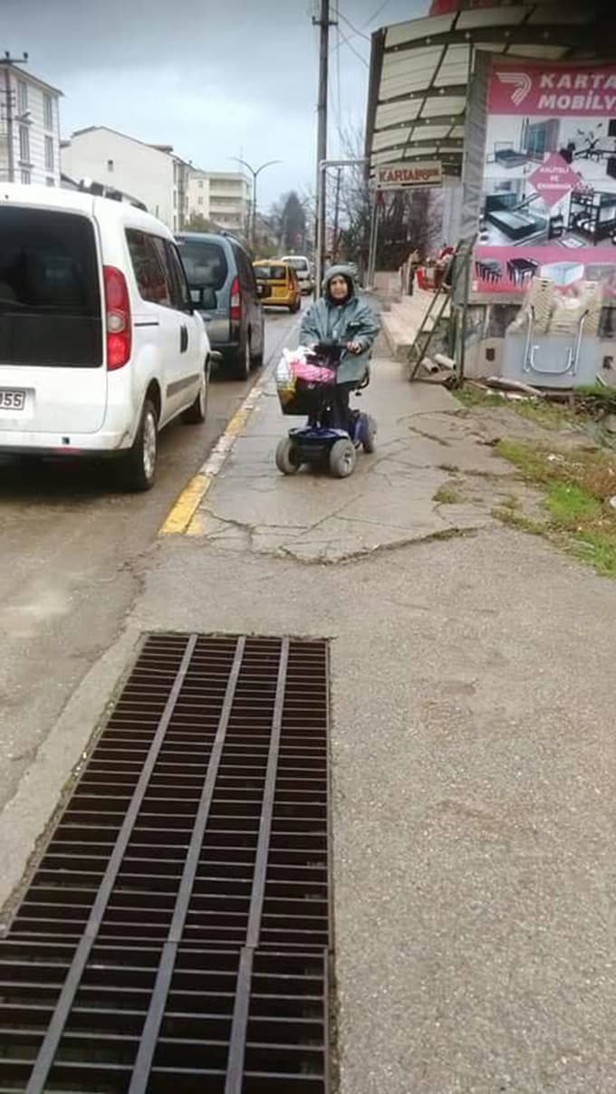 Kaynarca'da engellilere kaldırım çilesi