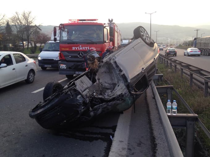 Takla atan otomobilden sağ çıktılar