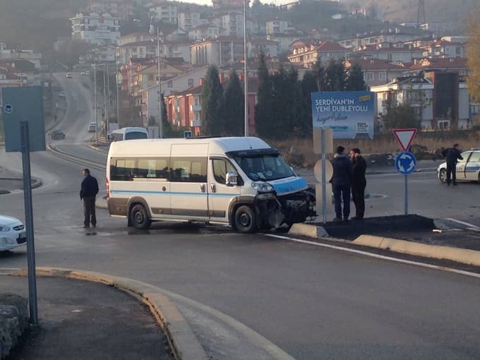 Yeni açılan o caddede kaza: 4 yaralı