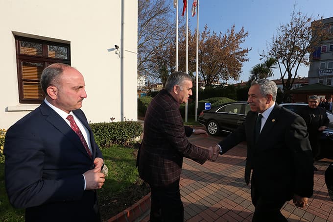 Eski Başbakan Yardımcısı Arınç, Sakarya'da