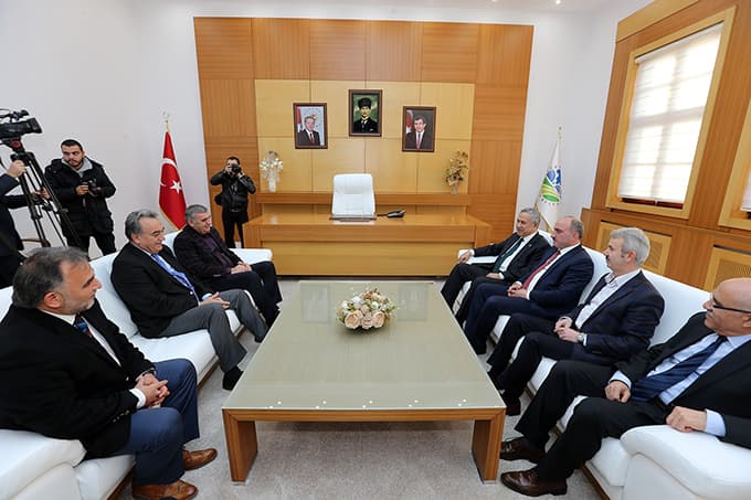 Eski Başbakan Yardımcısı Arınç, Sakarya'da