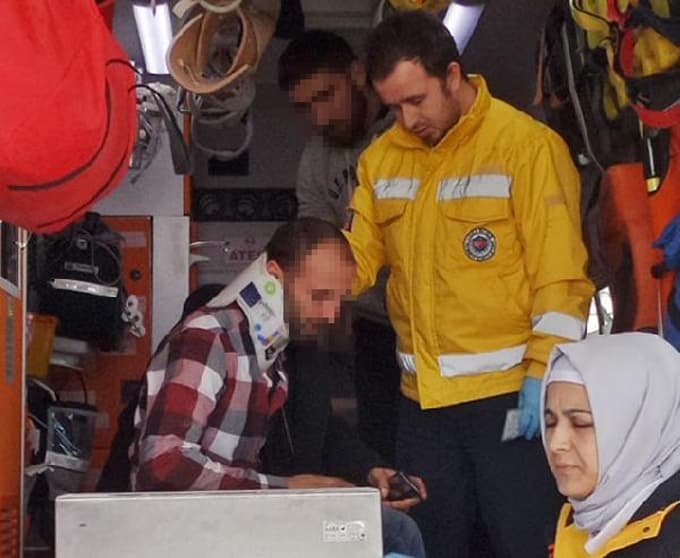 Otomobil ile kamyonet çarpıştı: 3 yaralı
