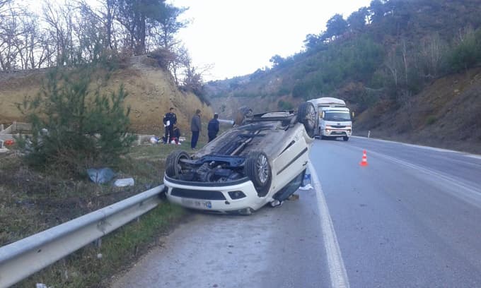 Taraklı'da otomobil devrildi: 6 yaralı 