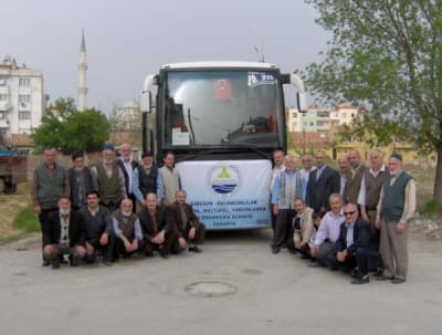 <p><font face="arial,helvetica,sans-serif" size="2" color="#333399"><strong>Dernek Başkanı Arslan Demir kongre ile ilgili ş&ouml;yle konuştu:&quot;<br /><br /></strong></font><font face="arial,helvetica,sans-serif" size="2">Derneğimiz 2004 yılında kurulmuş olup Sakarya&rsquo;da faaliyet g&ouml;stermektedir. Amacımız; <font color="#333399">60-70 yıldan bu yana Giresun Bulancak&rsquo;tan Sakarya&rsquo;ya gelen hemşerilerimizin birlik ve beraberliği ile dayanışmasını sağlamak, yardıma muhta&ccedil; olanlara yardımlarda bulunmak, hastaneye d&uuml;şenlere gerektiğinde kan bulma konusunda yardımcı olmak,</font> <font color="#333399">Giresun&rsquo;dan Sakarya ilimize gelen &ouml;ğrencilere barınma ve ihtiya&ccedil;larını karşılamada elimizden geldiğince destek vermek, k&uuml;lt&uuml;r&uuml;m&uuml;z&uuml;, &ouml;rf ve an&rsquo;anelerimizi yaşamak ve yaşatmak, tarihi değerlerimizi gelecek kuşaklara aktarmak, &ccedil;ocuklarımızın geleceğe daha iyi hazırlanmasını, memleketimize faydalı nesiller yetiştirmeyi sağlamaya &ccedil;alışmaktır.</font> Hedefimiz ise bunların yanında yaşamakta olduğumuz yerlerde &ccedil;evremize faydalı olmayı, kapımızın &ouml;n&uuml;n&uuml; temizleyerek sokağımızı ve mahallemizi temiz tutmayı &ccedil;evremize g&ouml;stererek &ouml;rnek olmayı benimsetmek.&nbsp; </font></p>
