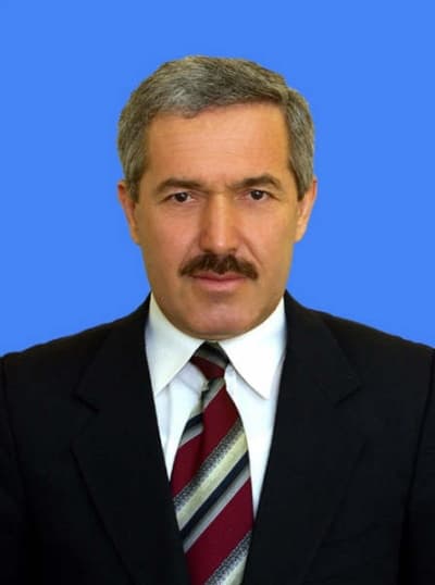 <p><font face="arial,helvetica,sans-serif" size="2" color="#333399">Derneğimizde kahve oyunları yasaklanmış olduğundan &ccedil;evre sakinlerinin de ilgisini &ccedil;ekmektedir.</font></p><p><font face="arial,helvetica,sans-serif" size="2">K&uuml;lt&uuml;rel alanda derneğimiz 2008 yılında &Ccedil;anakkale gezisi, Kırcaali yayla şenliği d&uuml;zenlemiş olup, 2 yıldan beri Paşakonağı şenliği ve İstanbul feshanede d&uuml;zenlenen Giresun G&uuml;nleri festivalinin organizasyonuna da katkı sağlamıştır. </font></p><p><font face="arial,helvetica,sans-serif" size="2"><font color="#333399">Derneğimizin&nbsp; 3 aylık dergi &ccedil;ıkarması hedeflenmiş olup</font> bu dergide Giresun-Bulancak ve Sakarya arasında bir k&uuml;lt&uuml;rel bağ oluşturulacak ve hem memleketimizi hem de Sakarya&rsquo;yı kapsayan konular işlenecek, yapılan &ccedil;alışmalara ve ticari faaliyetlerde bulunan &uuml;yelerimize de bu dergide yer verilecektir.</font></p><p><font face="arial,helvetica,sans-serif" size="2">Sosyal anlamda kuruluşundan bu yana her yıl Ramazan ayında toplu iftar yemeği verilmekte ve aşure dağıtılmaktadır. &Ouml;n&uuml;m&uuml;zdeki yıllarda yaptığımız faaliyetler yanında derneğimize bir arsa ve bina kazandırmaya, sosyal ve k&uuml;lt&uuml;rel mekanları da kapsayan bir &ouml;ğrenci yurdu yapmaya ve işletmeye gayret g&ouml;sterilecektir. </font></p><p><font face="arial,helvetica,sans-serif" size="2" color="#333399">Derneğimiz aynı zamanda İstanbul&rsquo;da kurulan Bulancak Dernekler Federasyonu kurucu &uuml;yesi olup federasyonun faaliyetlerine katkı sağlamaktadır.&quot;</font></p>