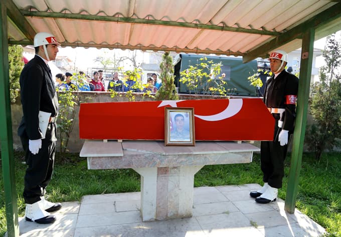 Hava değişimine çıkan asker feci kazada hayatını kaybetti
