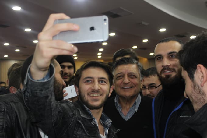 Yılmaz Vural öğrencileri gülme krizine soktu
