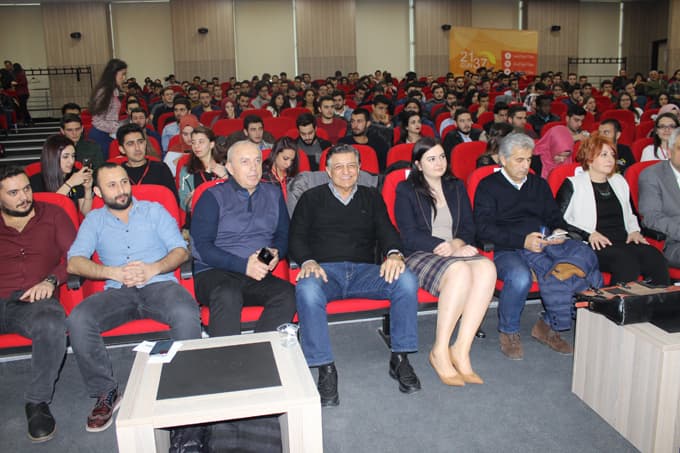 Yılmaz Vural öğrencileri gülme krizine soktu