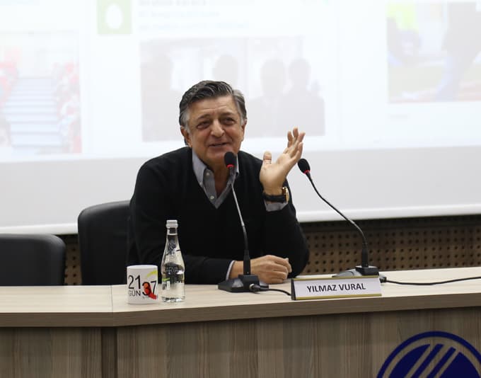 Yılmaz Vural öğrencileri gülme krizine soktu