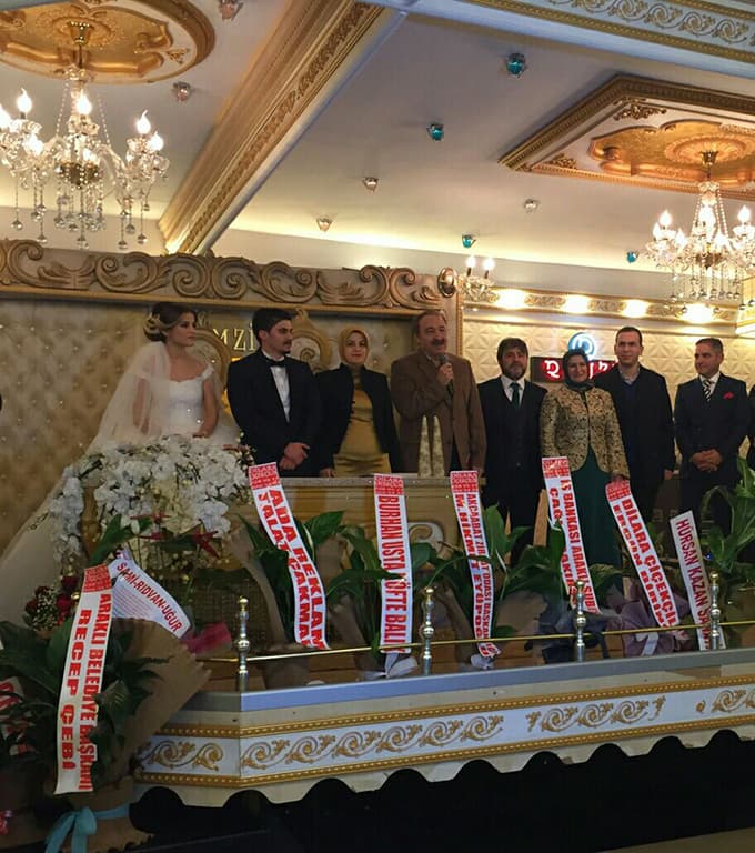 Siyasiler bu düğünde buluştu