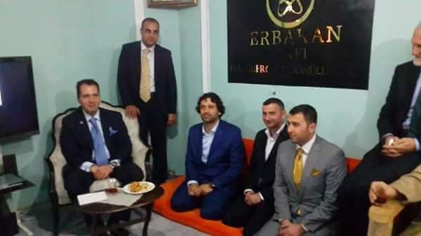 Fatih Erbakan Sakarya'daki törende bu pozu verdi