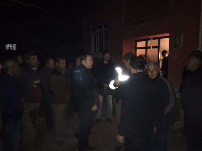 Yanan evde kızının cansız bedenini buldu