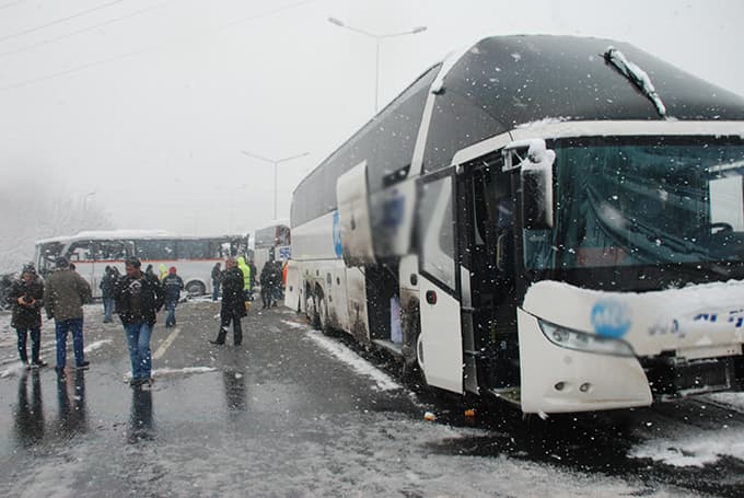 Komşuda zincirleme kaza: 1 ölü, 30 yaralı