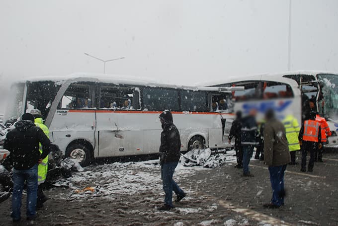 Komşuda zincirleme kaza: 1 ölü, 30 yaralı