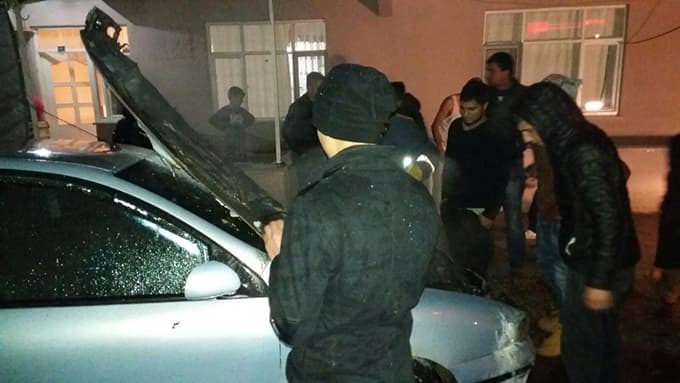 Karapürçek'te park halindeki otomobil alev aldı