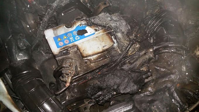 Karapürçek'te park halindeki otomobil alev aldı