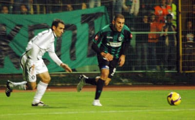 <p><font face="arial,helvetica,sans-serif" size="4"><strong>ALTAY CEPHESİ</strong></font></p><p><font face="arial,helvetica,sans-serif" size="2">Altay Teknik Direkt&ouml;r&uuml; Feyyaz U&ccedil;ar ise yenik duruma d&uuml;şt&uuml;kleri ma&ccedil;ı forvet oyuncularının g&uuml;zel oyunu ile &ccedil;evirdiklerini s&ouml;yledi. 4 haftadır kazandıklarını ve bu nedenle Sakaryaspor deplasmanından alınan 3 puanın kendileri a&ccedil;ısından &ccedil;ok &ouml;nemli olduğunu vurgulayan U&ccedil;ar, <font color="#333399">&quot;Sıkıntılı g&uuml;nler ge&ccedil;iren iki takımın ma&ccedil;ıydı. Ma&ccedil;a k&ouml;t&uuml; başladık Sakarya bizden daha iyi motive olmuştu. 2-0 &ouml;ne ge&ccedil;erek &ouml;nemli bir fırsat yakaladılar. Oyunun ikinci yarısında &ouml;zellikle forvet oyuncularımın ve Tiego'nun g&uuml;zel oyunu ile ma&ccedil;ı &ccedil;evirmeyi bildik. Tabiki her zaman b&ouml;yle &ccedil;eviremeyiz. Defansta biraz daha dikkatli olmamız lazım. Bizde 4 haftadır kazanamıyorduk. Bizim i&ccedil;in &ccedil;ok &ouml;nemliydi. Şartlar ne olsun alınan galibiyet &ccedil;ok g&uuml;zel. Sakaryaspor tam bir futbol şehri. İnşallah bu sıkıntılı g&uuml;nlerini aşıp yoluna devam eder. Sakaryaspor'a T&uuml;rk futbolunun ihtiyacı var.&quot;</font> şeklinde konuştu.</font></p>