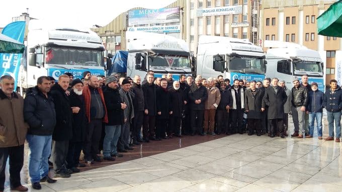 Yardım tırları dualarla uğurlandı
