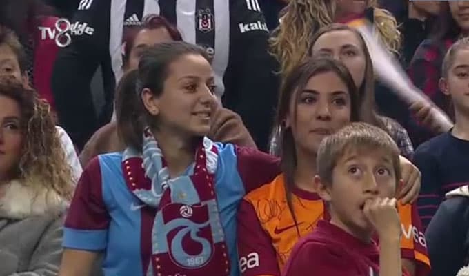 Salon Turnuvası'nda seyirciler tribünleri salladı 