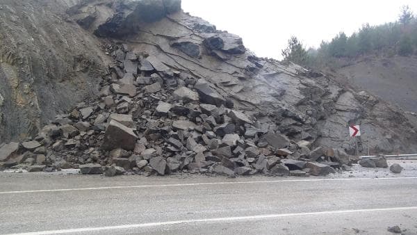 D-150'de heyelan