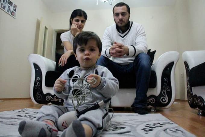 Anne babanın çocuklarının yaşaması için zor kararı
