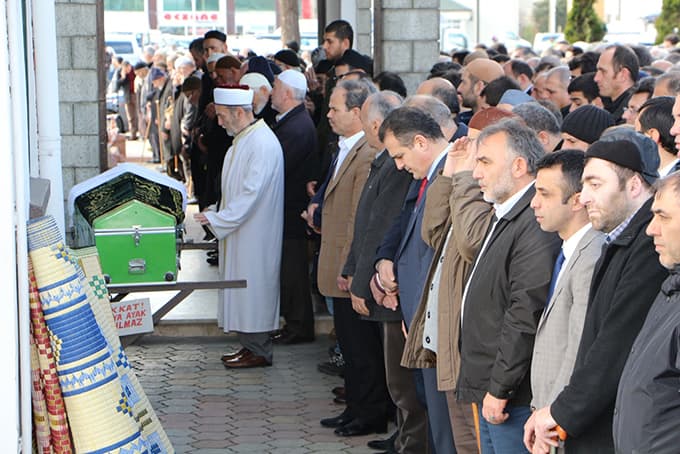 Akova Mahalle Muhtarı toprağa verildi