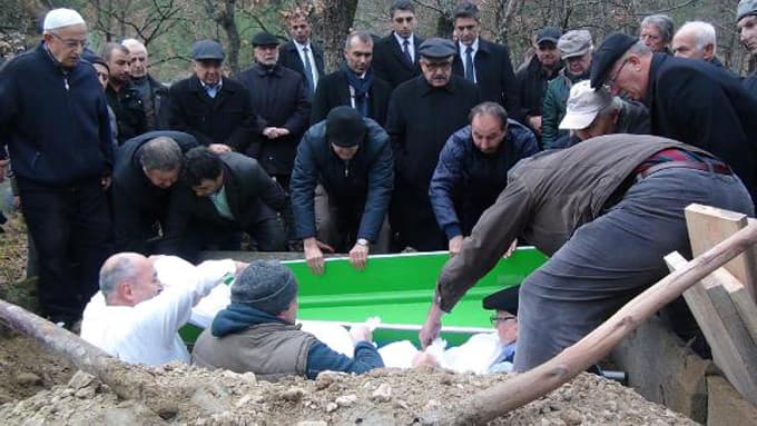Beşir Atalay Taraklı'da cenaze törenine katıldı