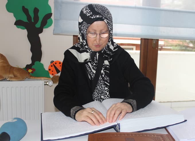 Görme engelliler Kuran-ı Kerim öğreniyor