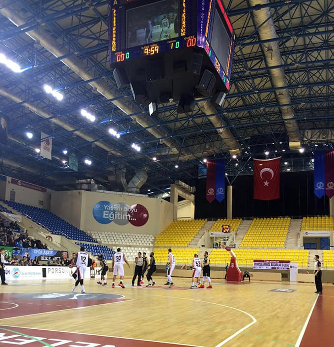 Büyükşehir Basket perdeyi galibiyetle kapattı