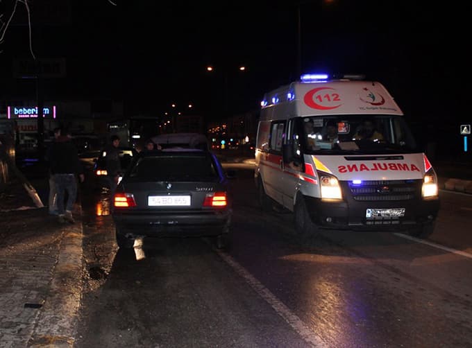 Önüne çıkan çocuğa çarpmamak için kaza yaptı