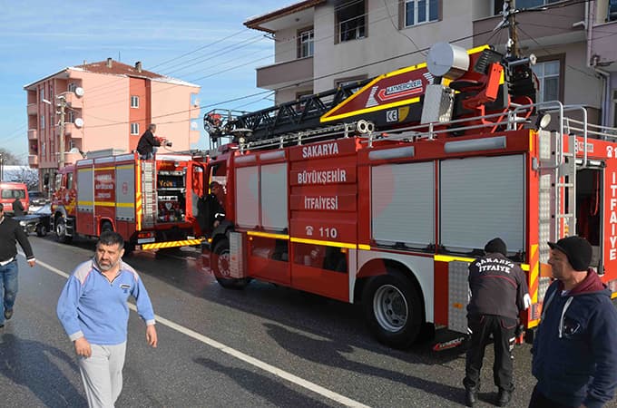 Karapürçek'te yangın paniği