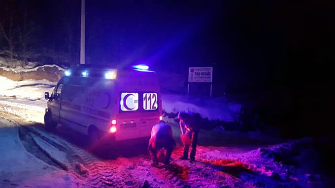 Kulağından rahatsızlanan işçi için seferber oldular
