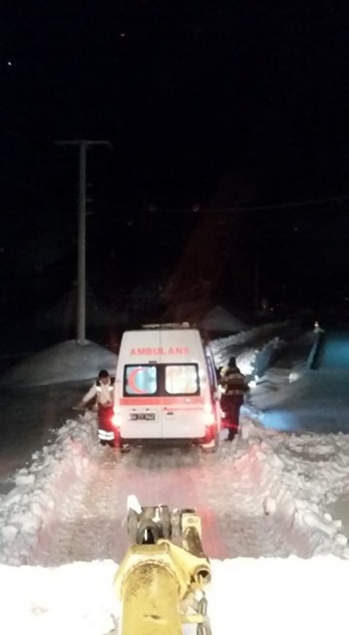 Kulağından rahatsızlanan işçi için seferber oldular